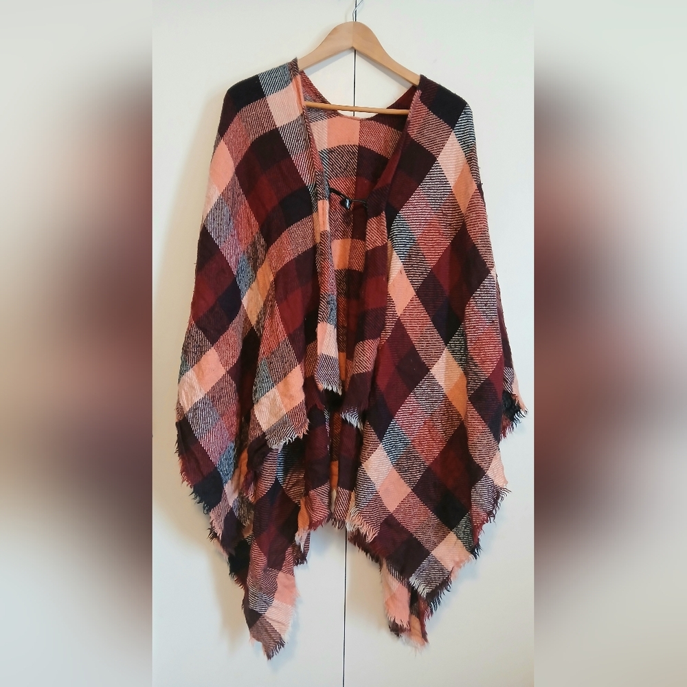 Plaid Check Cape With Toggle Closure One Size Soft Knit Poncho Fringe